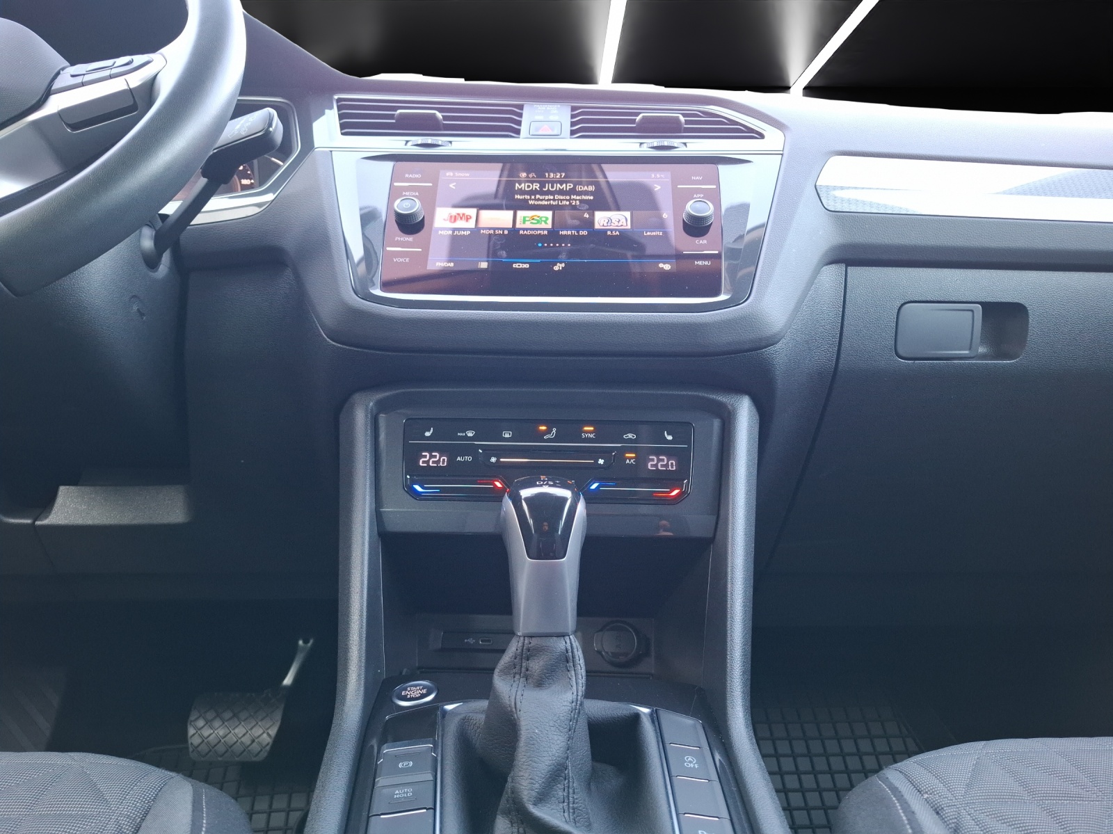 Fahrzeugabbildung Volkswagen Tiguan TSI Life DSG 4M LED Navi AID ACC SH 18