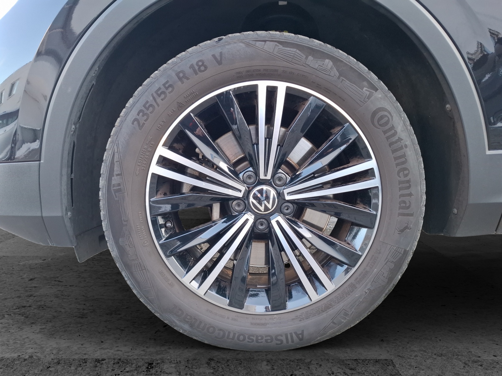 Fahrzeugabbildung Volkswagen Tiguan TSI Life DSG 4M LED Navi AID ACC SH 18