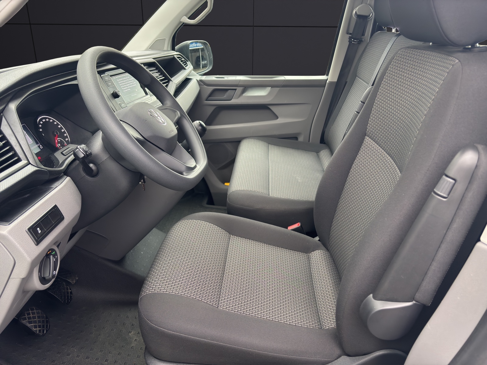 Fahrzeugabbildung Volkswagen T6 Kombi T6.1 TDI 9-Sitzer LR SITZH. PDC KLIMA