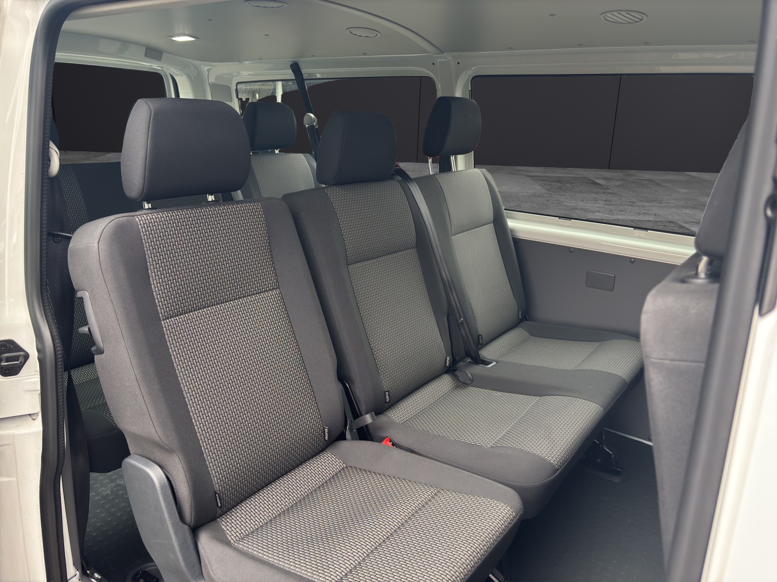 Fahrzeugabbildung Volkswagen T6 Kombi T6.1 TDI 9-Sitzer LR SITZH. PDC KLIMA