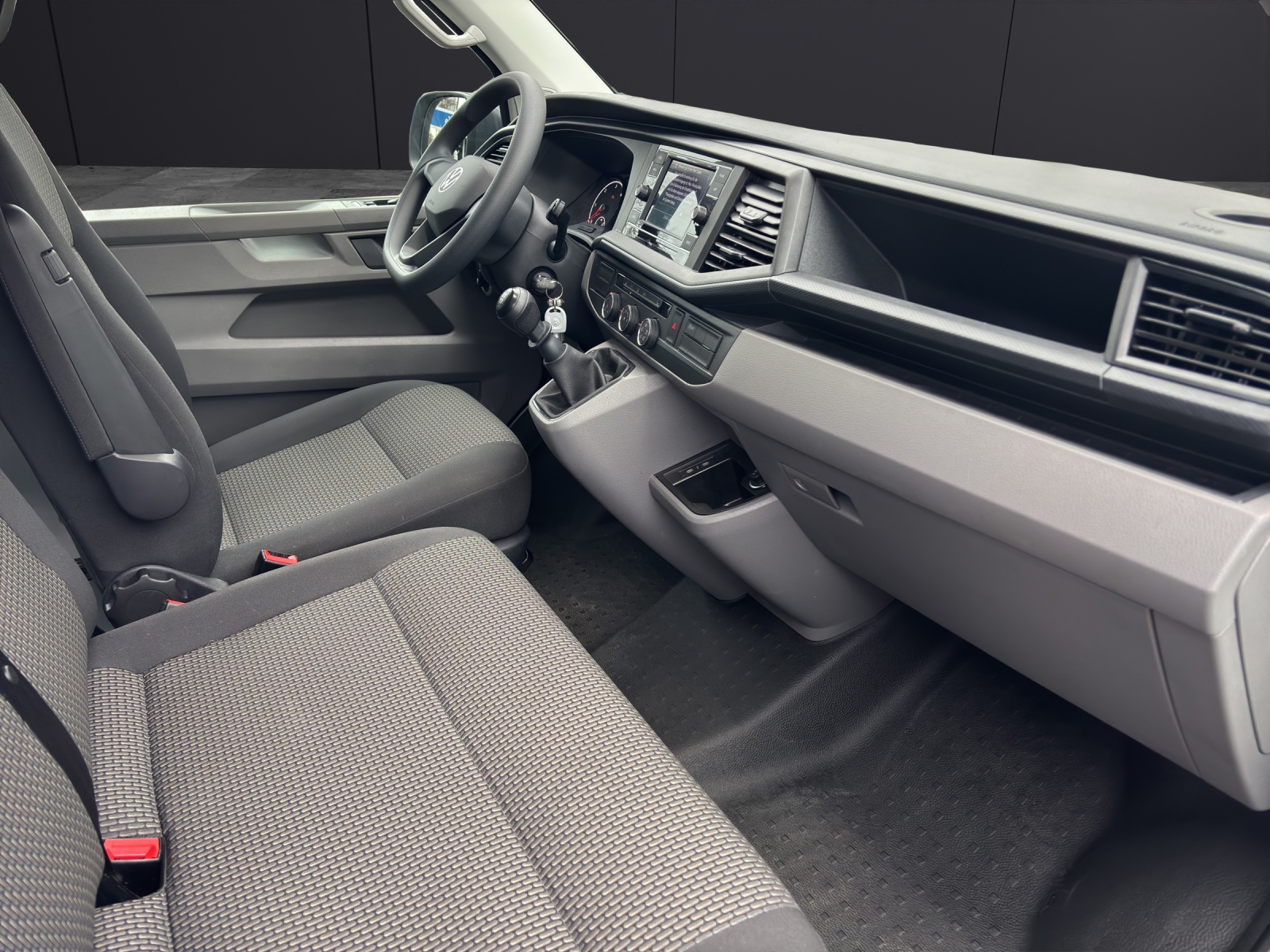 Fahrzeugabbildung Volkswagen T6 Kombi T6.1 TDI 9-Sitzer LR SITZH. PDC KLIMA