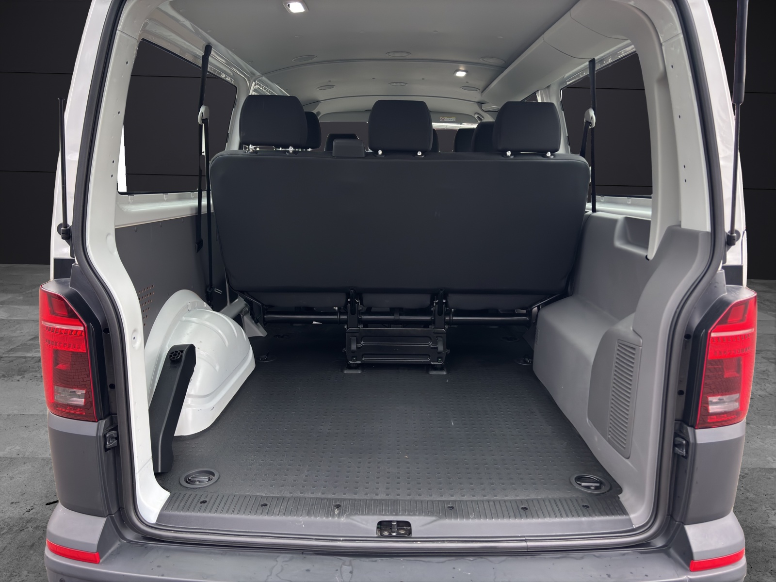 Fahrzeugabbildung Volkswagen T6 Kombi T6.1 TDI 9-Sitzer LR SITZH. PDC KLIMA