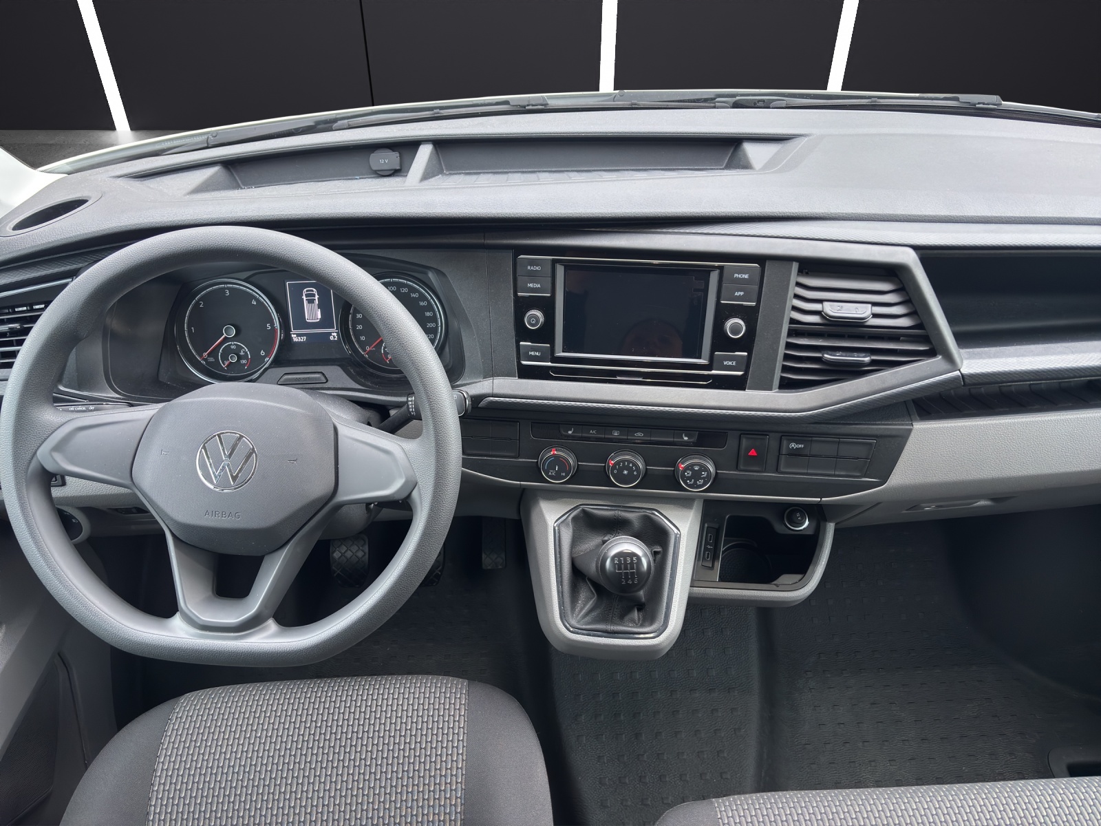 Fahrzeugabbildung Volkswagen T6 Kombi T6.1 TDI 9-Sitzer LR SITZH. PDC KLIMA