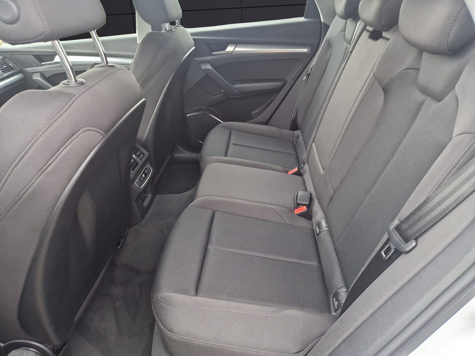 Fahrzeugabbildung Audi Q5 40 TDI quattro S line Navi RearView