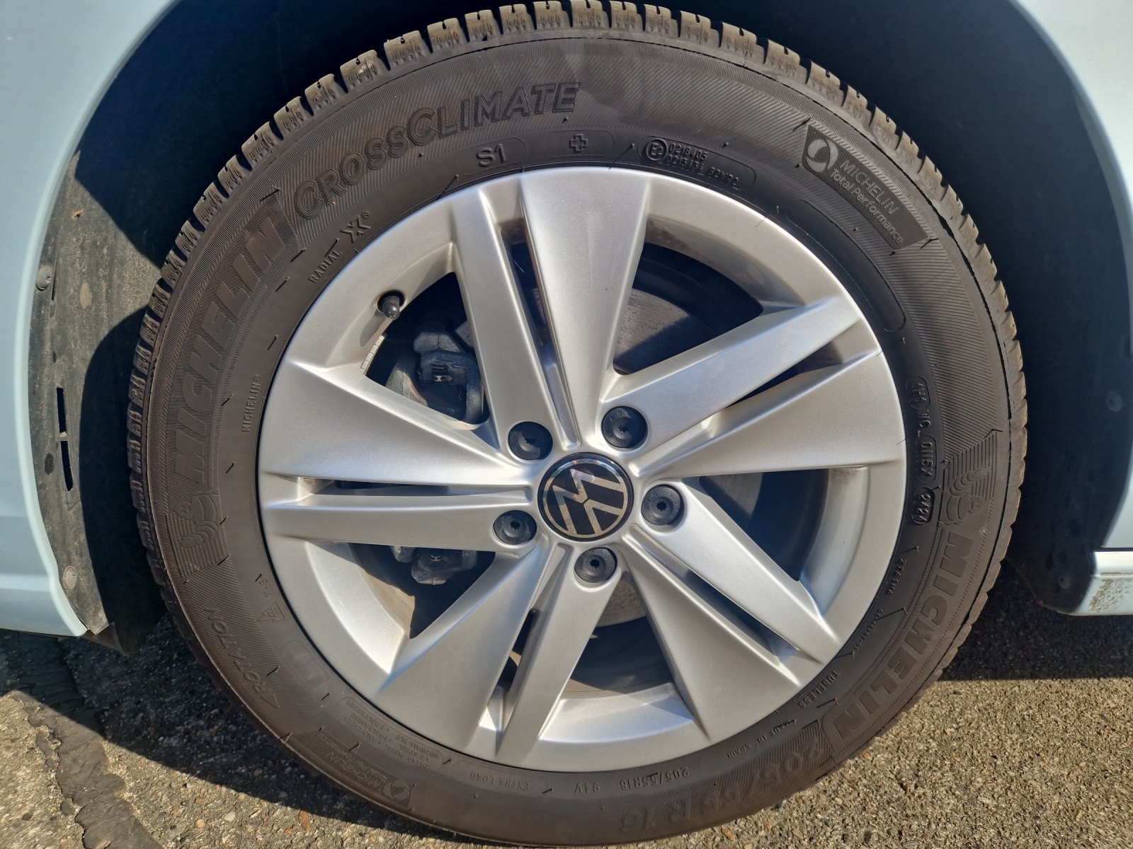 Fahrzeugabbildung Volkswagen Golf VIII Variant eTSI Life DSG LED ACC AHK SHZ HuD RearView DAB+ Navi