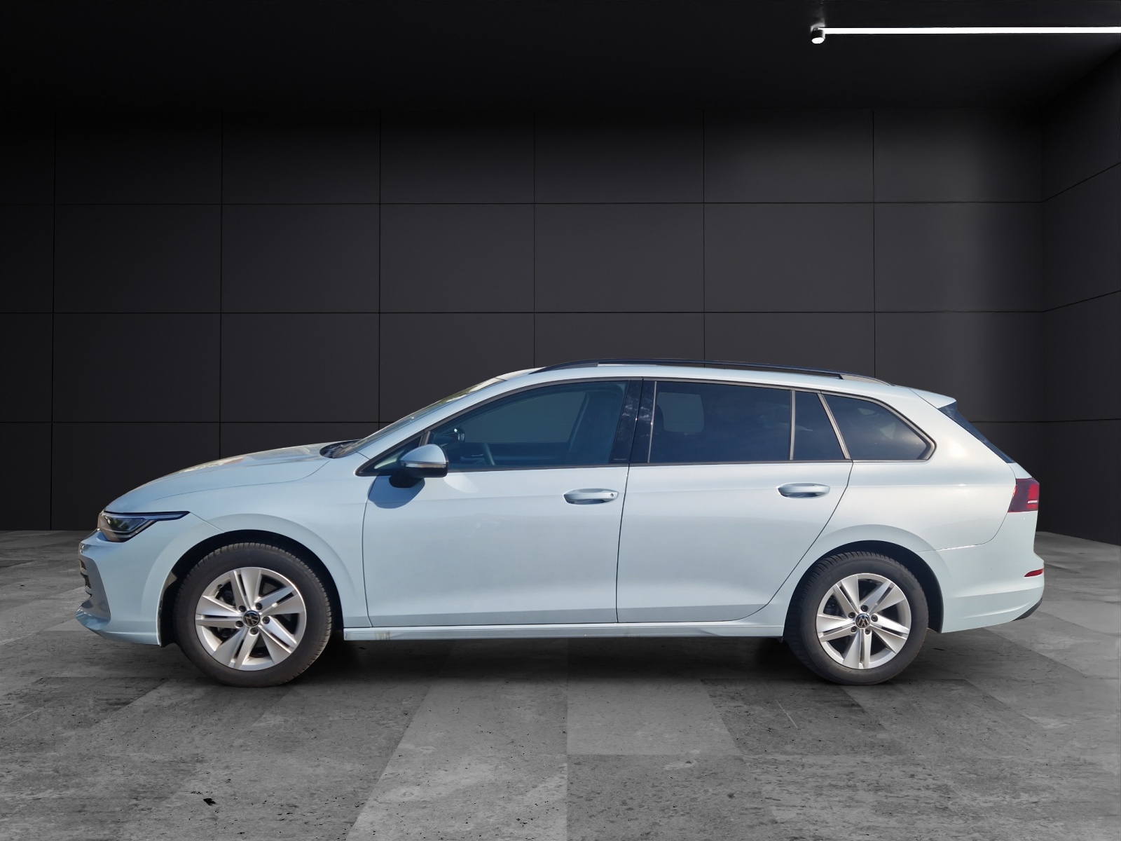 Fahrzeugabbildung Volkswagen Golf VIII Variant eTSI Life DSG LED ACC AHK SHZ HuD RearView DAB+ Navi