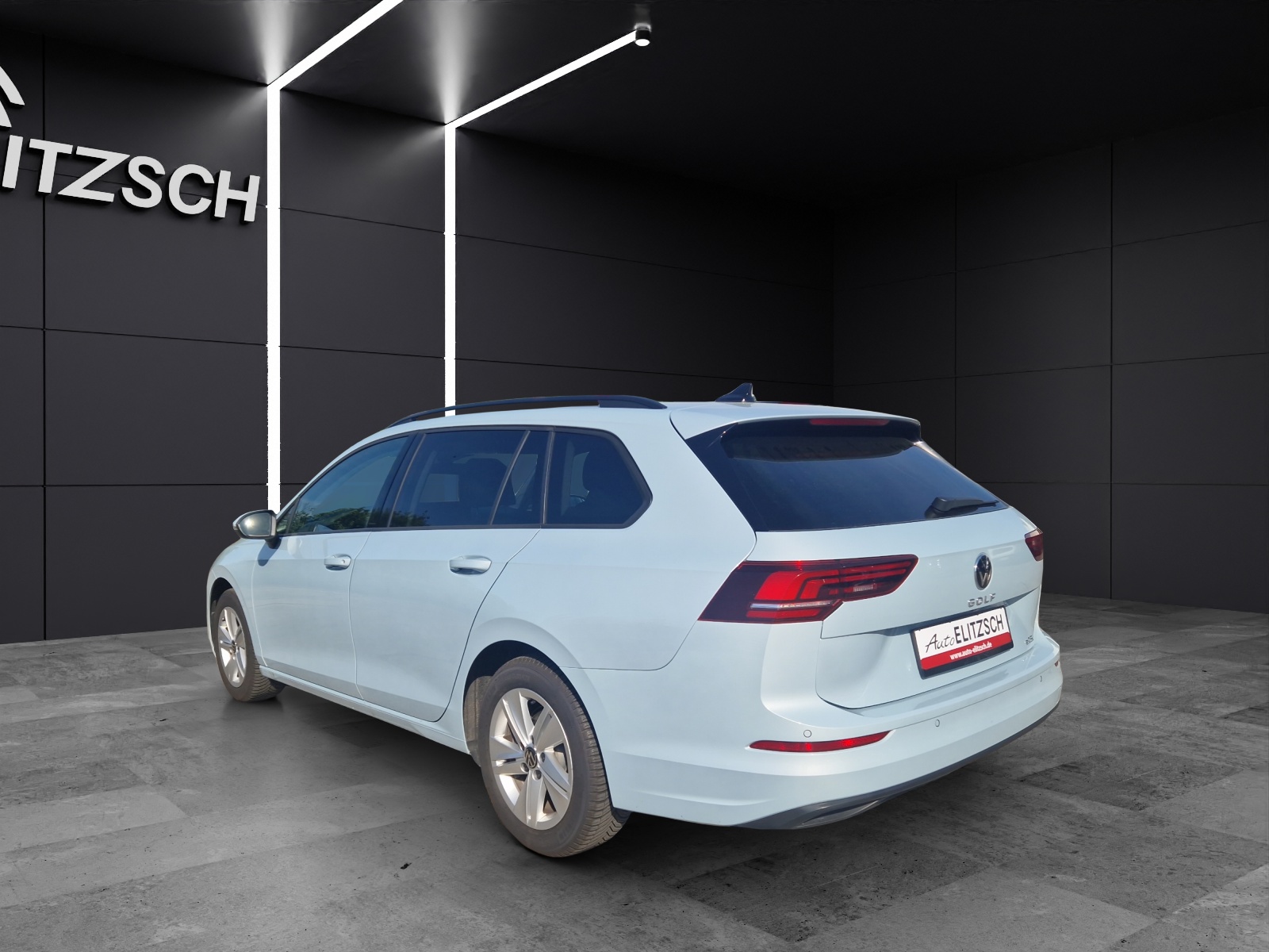 Fahrzeugabbildung Volkswagen Golf VIII Variant eTSI Life DSG LED ACC AHK SHZ HuD RearView DAB+ Navi