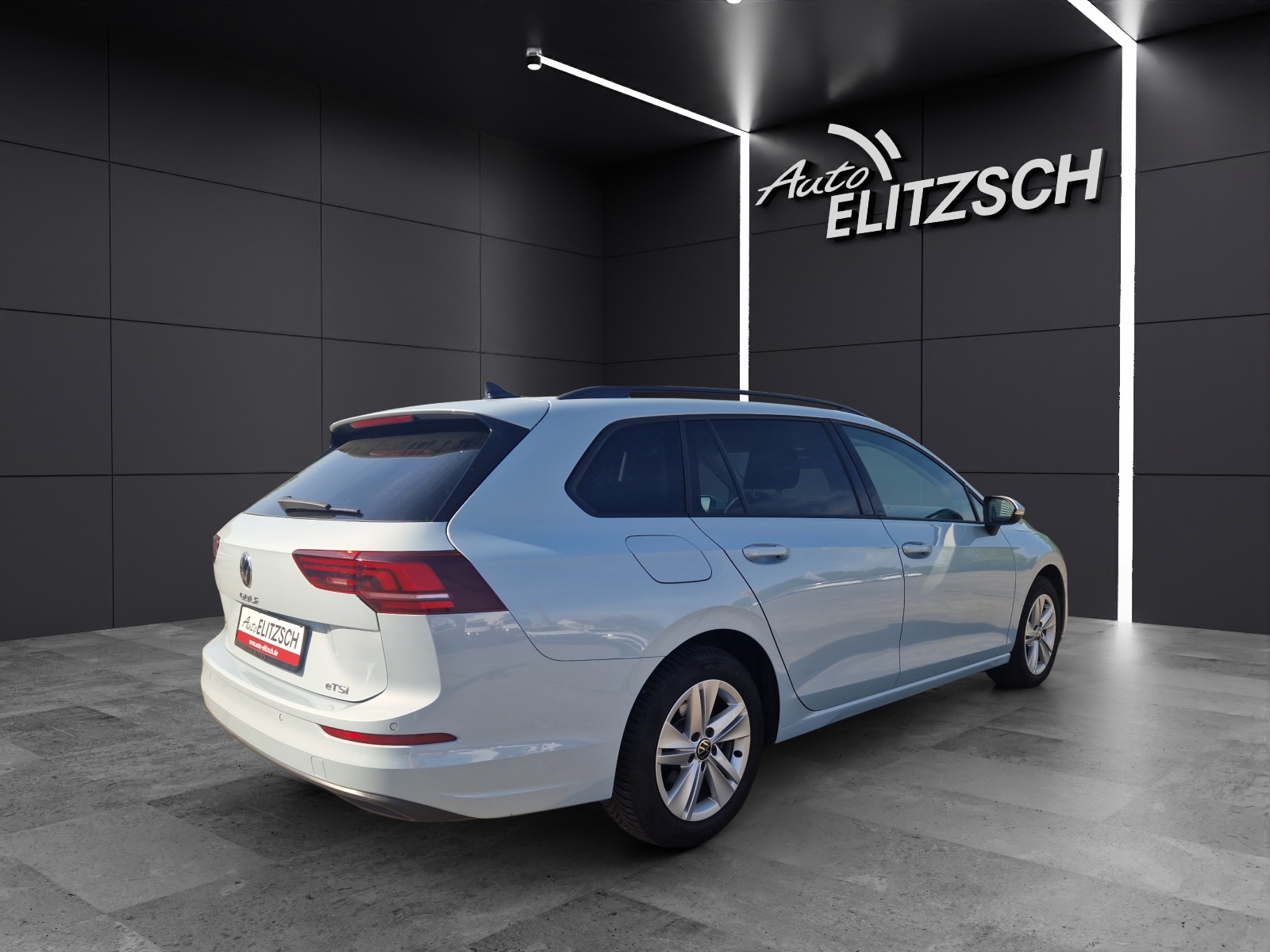 Fahrzeugabbildung Volkswagen Golf VIII Variant eTSI Life DSG LED ACC AHK SHZ HuD RearView DAB+ Navi