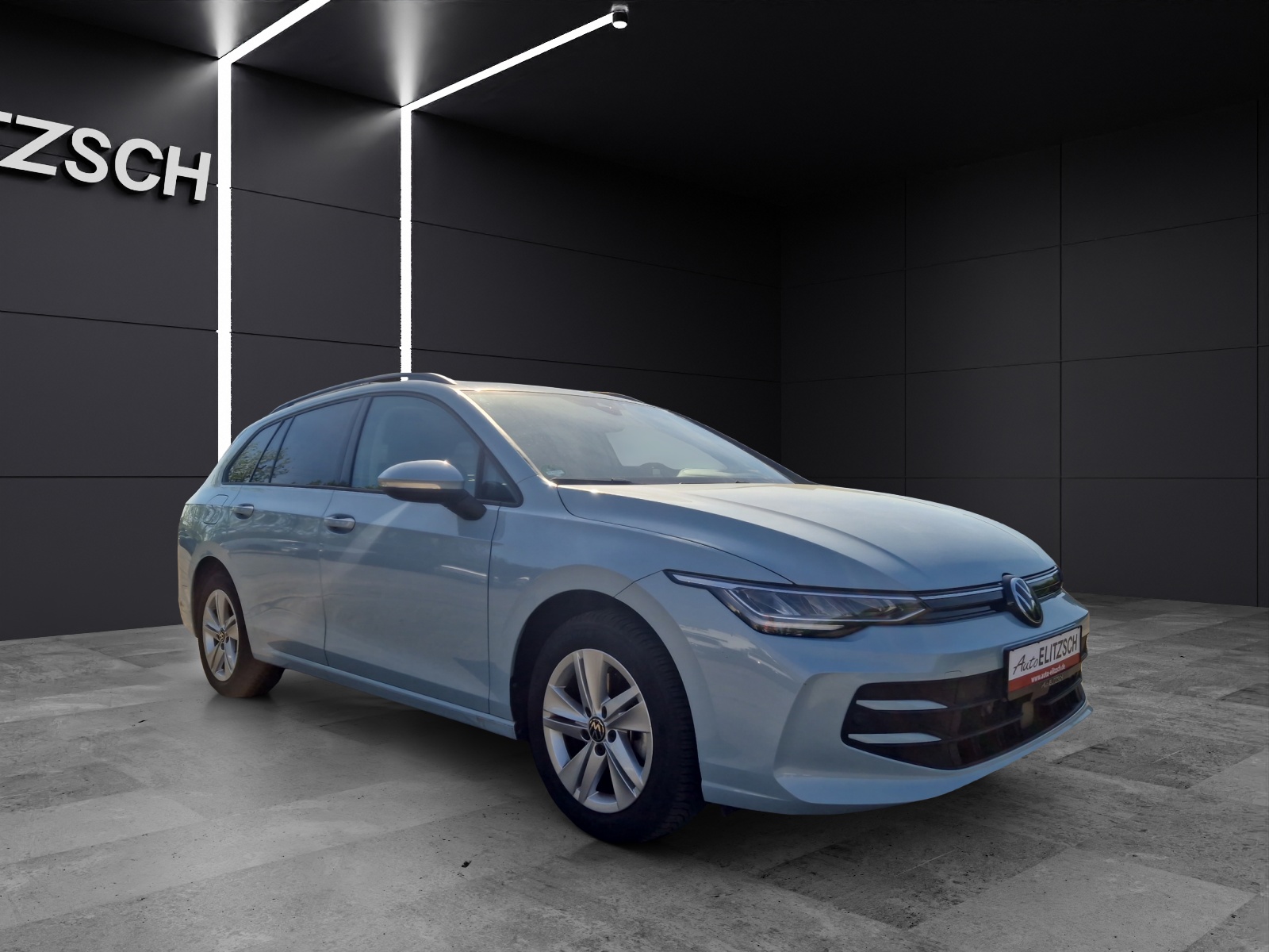 Fahrzeugabbildung Volkswagen Golf VIII Variant eTSI Life DSG LED ACC AHK SHZ HuD RearView DAB+ Navi