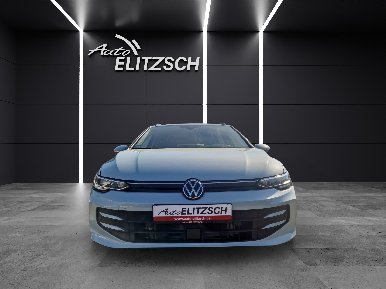 Fahrzeugabbildung Volkswagen Golf VIII Variant eTSI Life DSG LED ACC AHK SHZ HuD RearView DAB+ Navi