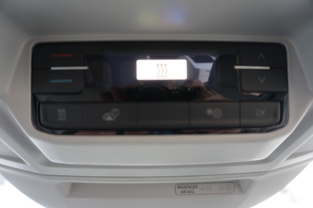 Fahrzeugabbildung Volkswagen Crafter Grand California 680 DSG 4M Standhzg. LED Hochbett Markise AHK Navi RFK