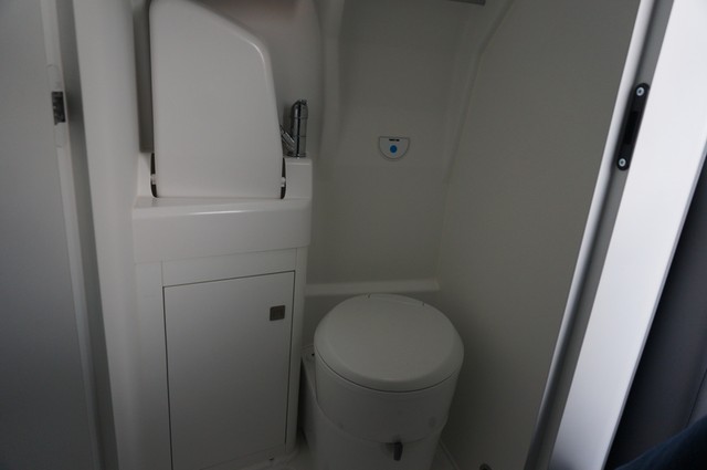 Fahrzeugabbildung Volkswagen Crafter Grand California 680 DSG 4M Standhzg. LED Hochbett Markise AHK Navi RFK