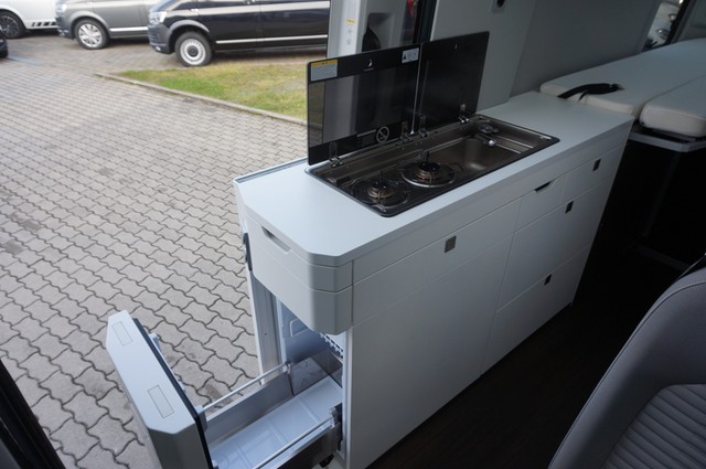 Fahrzeugabbildung Volkswagen Crafter Grand California 680 DSG 4M Standhzg. LED Hochbett Markise AHK Navi RFK