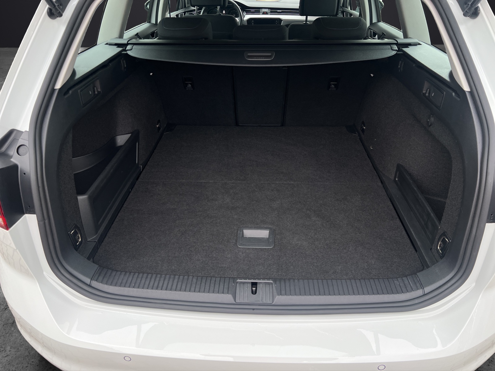 Fahrzeugabbildung Volkswagen Passat Variant GTE DSG LED Navi ACC RFK SH