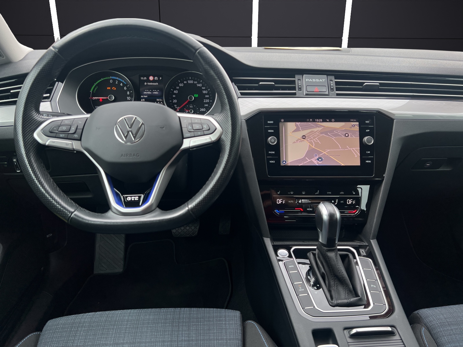 Fahrzeugabbildung Volkswagen Passat Variant GTE DSG LED Navi ACC RFK SH