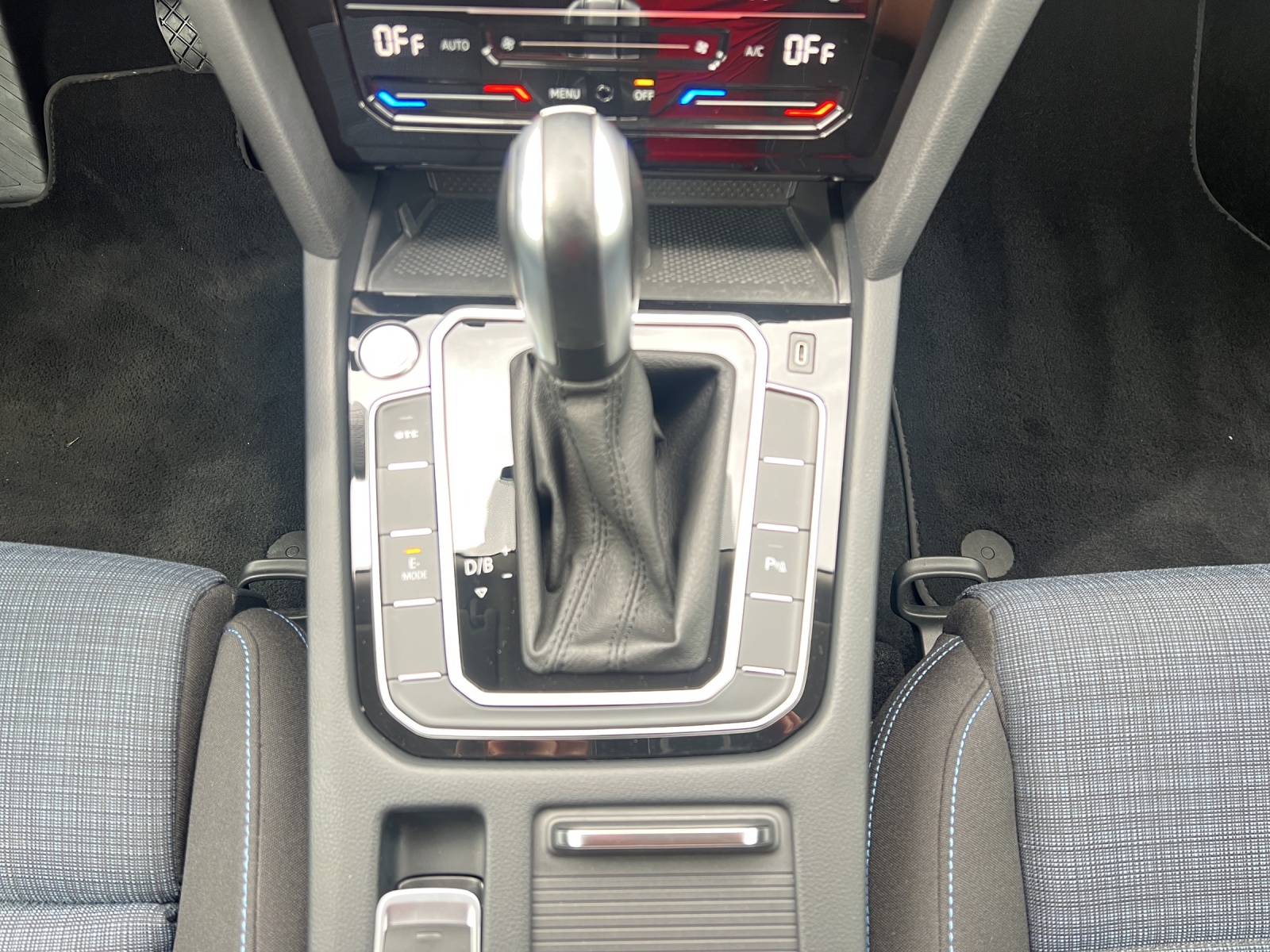 Fahrzeugabbildung Volkswagen Passat Variant GTE DSG LED Navi ACC RFK SH
