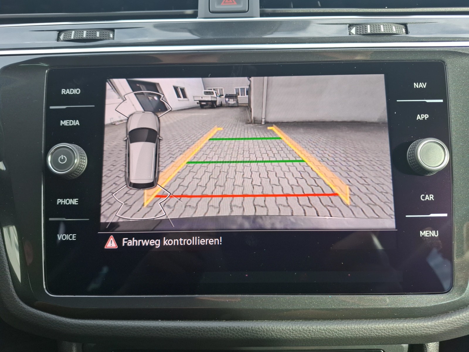 Fahrzeugabbildung Volkswagen Tiguan TSI Elegance DSG Matrix Navi AID HUD ACC RFK SH