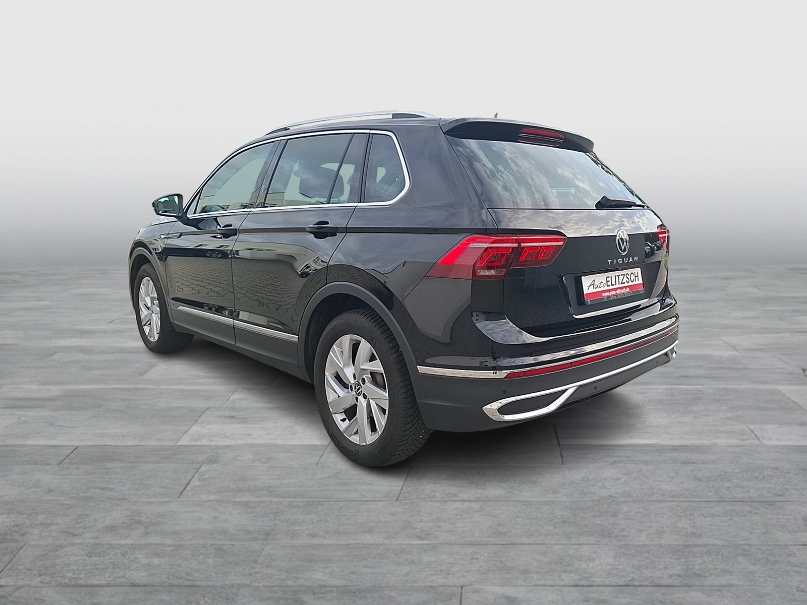 Fahrzeugabbildung Volkswagen Tiguan TSI Elegance DSG Matrix Navi AID HUD ACC RFK SH