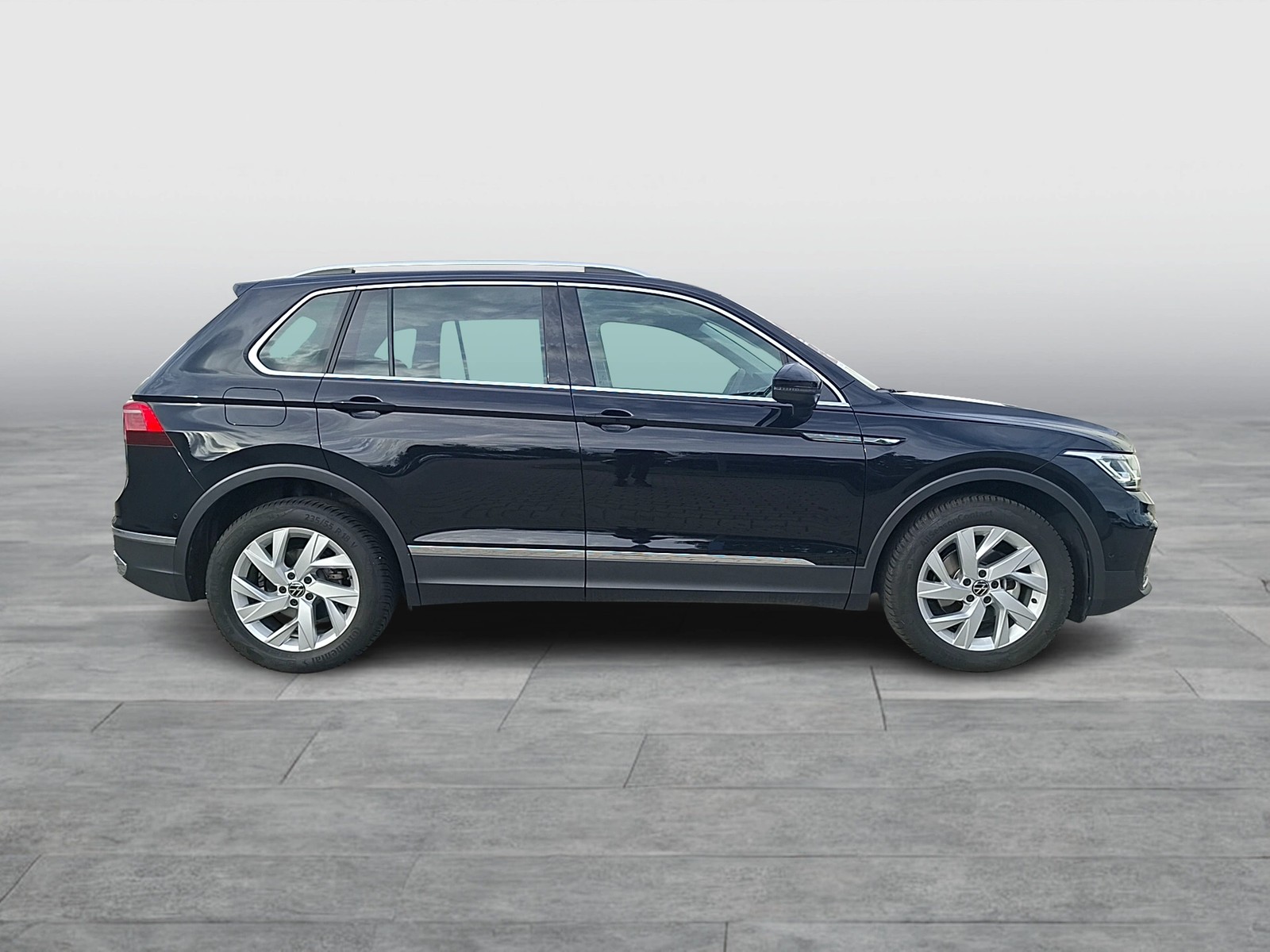 Fahrzeugabbildung Volkswagen Tiguan TSI Elegance DSG Matrix Navi AID HUD ACC RFK SH