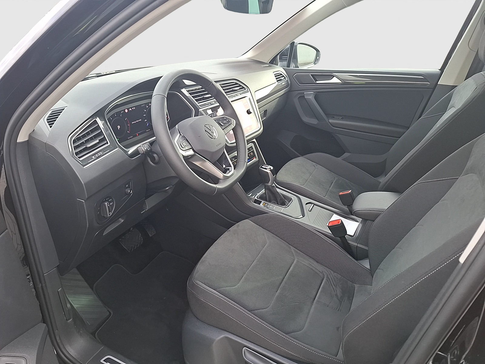 Fahrzeugabbildung Volkswagen Tiguan TSI Elegance DSG Matrix Navi AID HUD ACC RFK SH