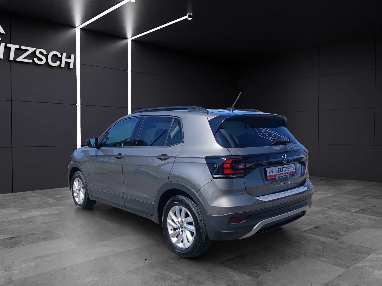 Fahrzeugabbildung Volkswagen T-Cross TSI Life Lane-Assist RFK ESP ACC SH LED