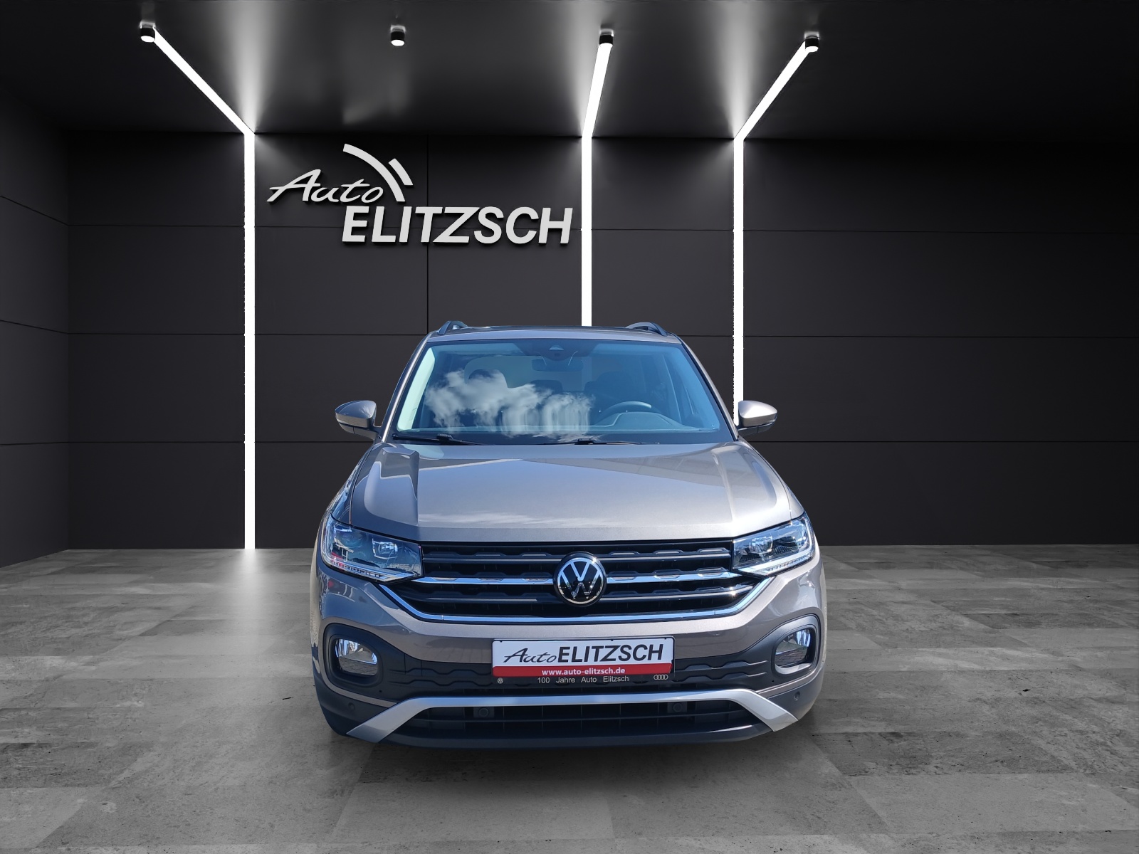 Fahrzeugabbildung Volkswagen T-Cross TSI Life Lane-Assist RFK ESP ACC SH LED
