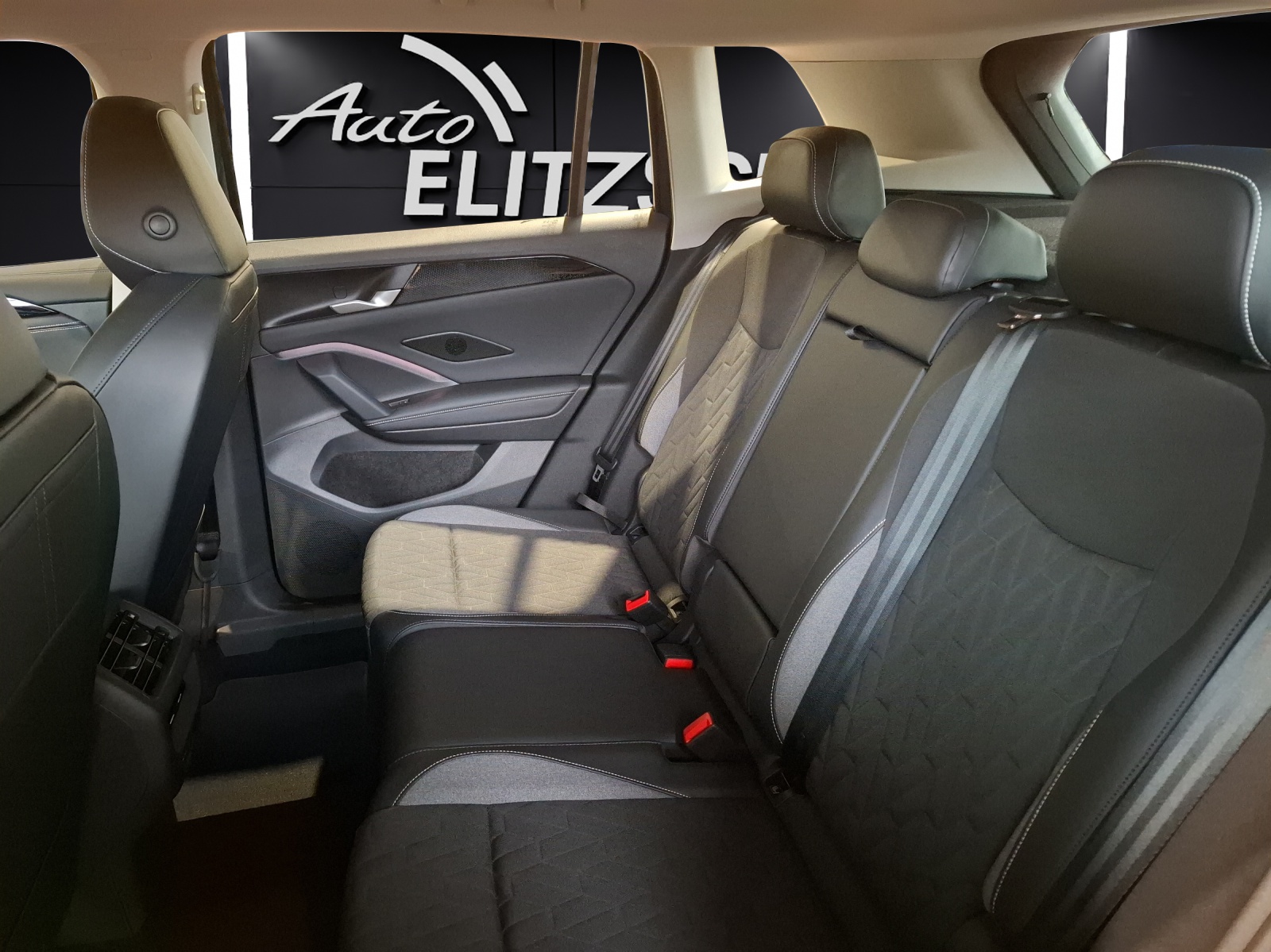 Fahrzeugabbildung Volkswagen Tiguan eTSI Goal DSG LED AHK Navi AID ACC RFK SH