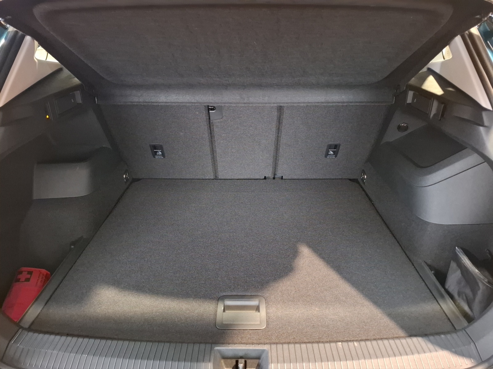 Fahrzeugabbildung Volkswagen Tiguan eTSI Goal DSG LED AHK Navi AID ACC RFK SH