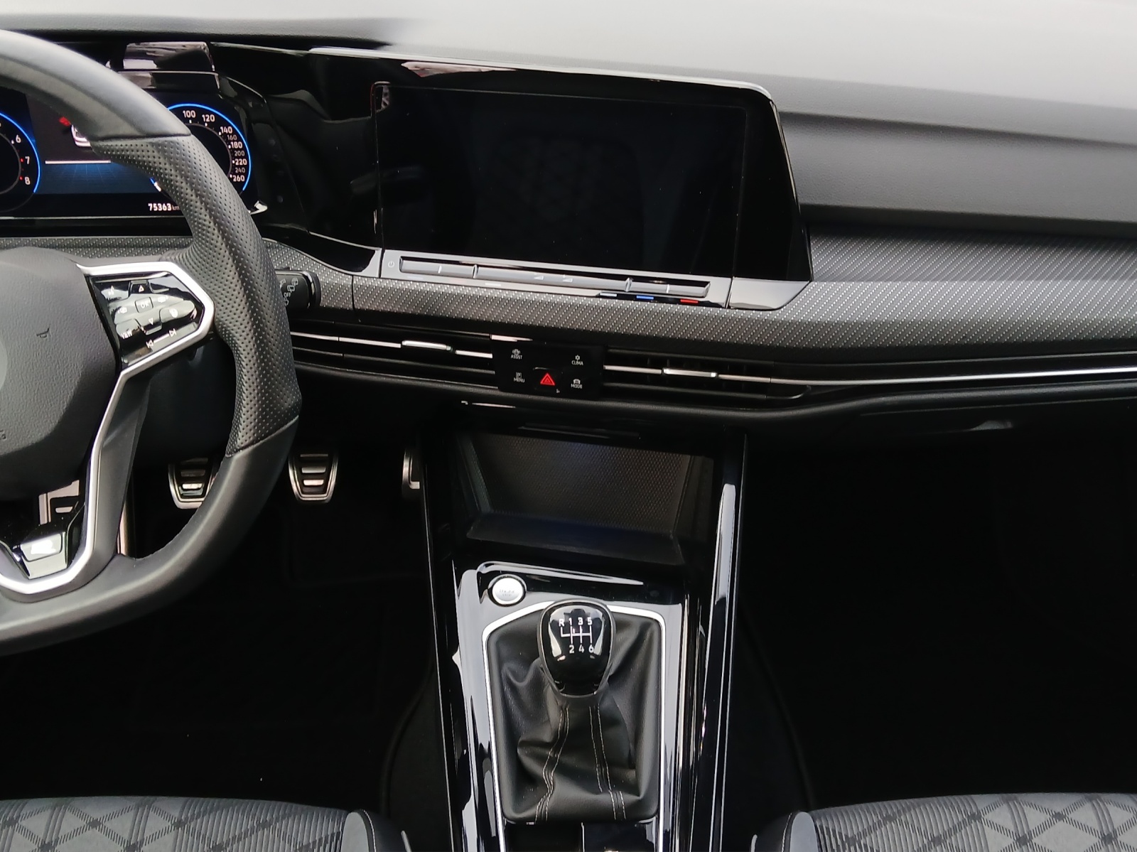 Fahrzeugabbildung Volkswagen Golf VIII Variant TSI R-Line LED AHK Navi AID ACC RFK SH