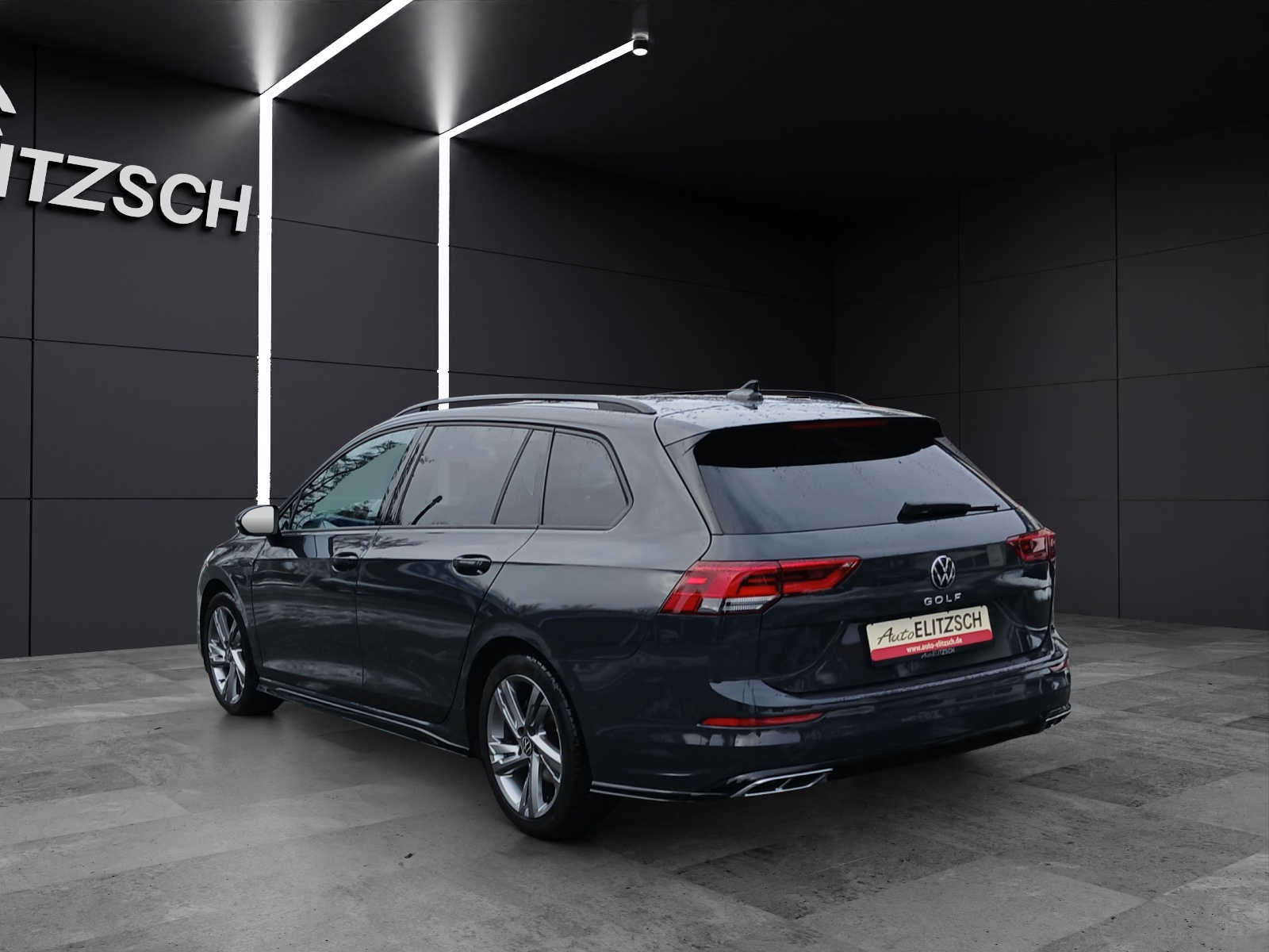 Fahrzeugabbildung Volkswagen Golf VIII Variant TSI R-Line LED AHK Navi AID ACC RFK SH