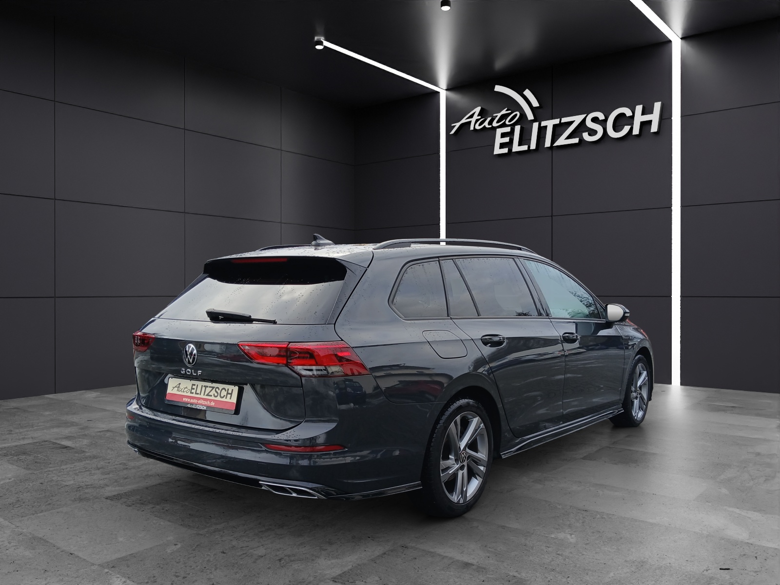 Fahrzeugabbildung Volkswagen Golf VIII Variant TSI R-Line LED AHK Navi AID ACC RFK SH