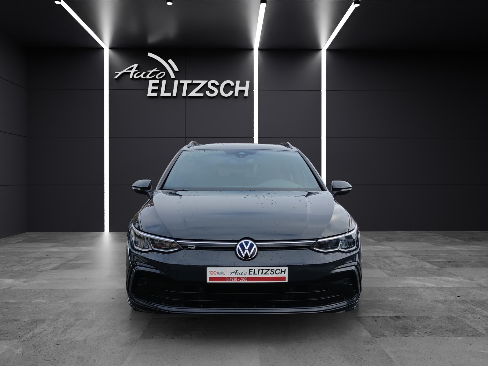 Fahrzeugabbildung Volkswagen Golf VIII Variant TSI R-Line LED AHK Navi AID ACC RFK SH