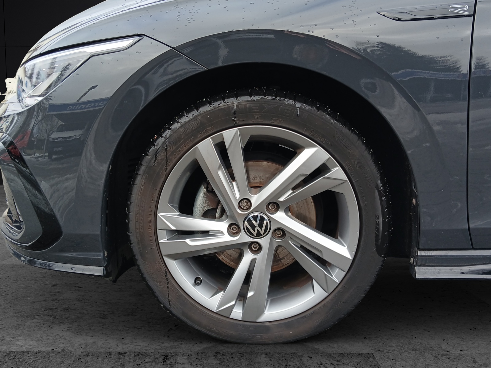 Fahrzeugabbildung Volkswagen Golf VIII Variant TSI R-Line LED AHK Navi AID ACC RFK SH