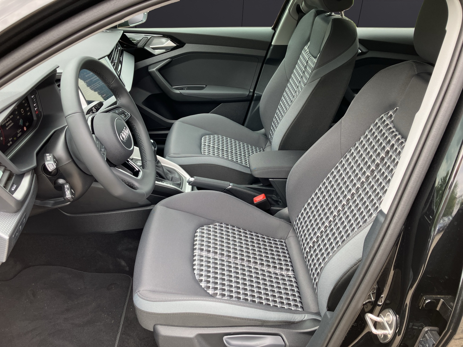 Fahrzeugabbildung Audi A1 Sportback 30 TFSI advanced LED,NAVI,DAB
