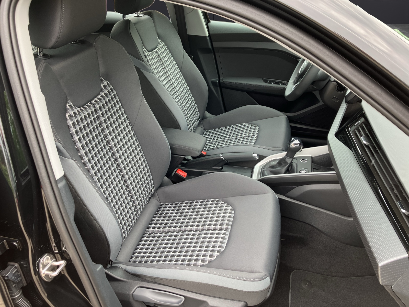 Fahrzeugabbildung Audi A1 Sportback 30 TFSI advanced LED,NAVI,DAB