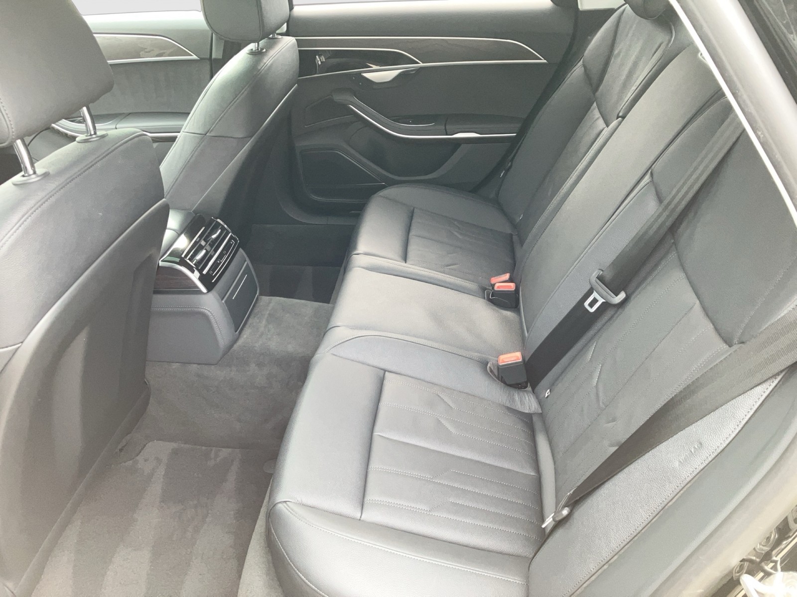 Fahrzeugabbildung Audi A8 60 TFSI quattro S LINE HD MATRIX PANO LEDER