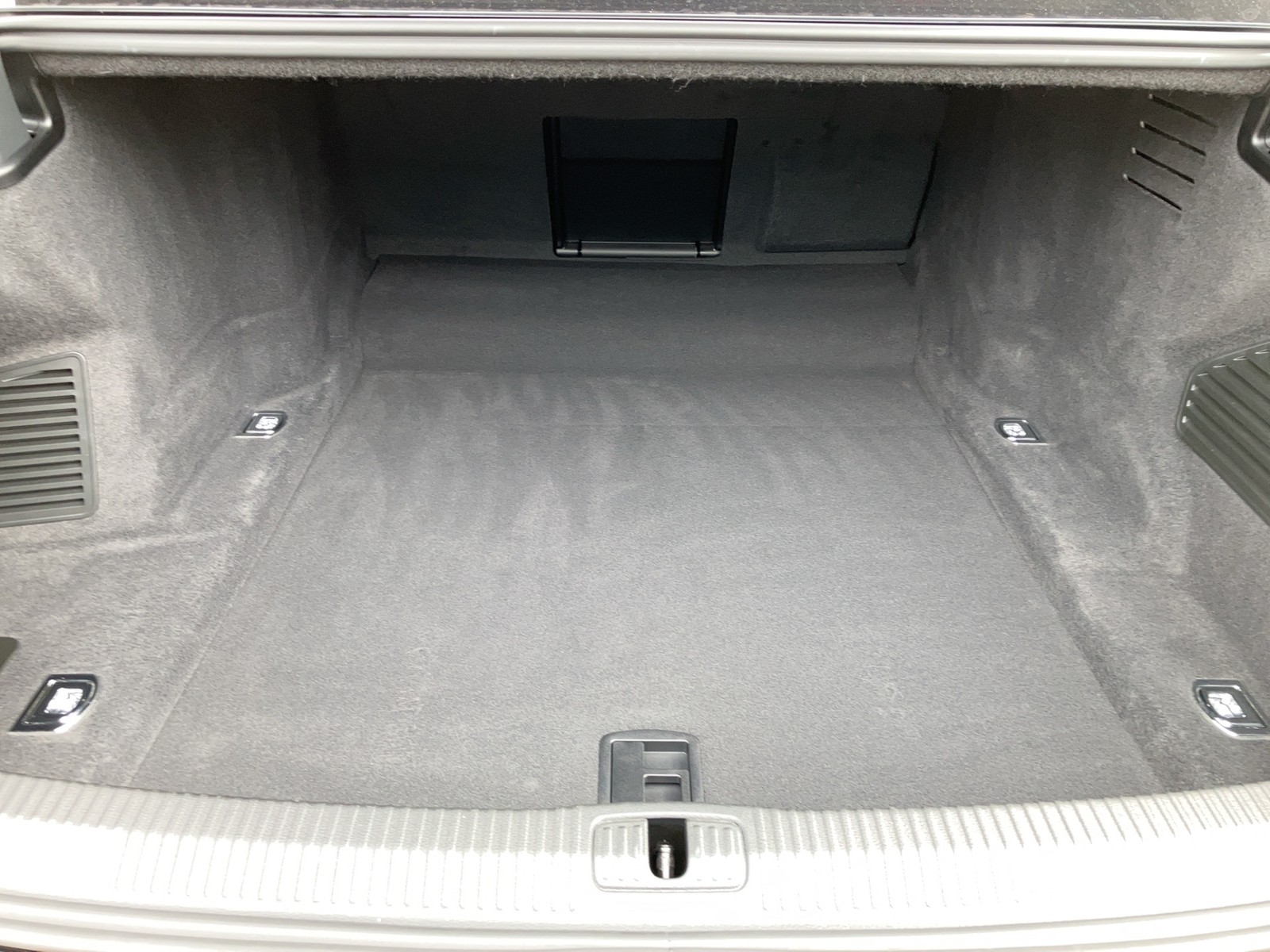 Fahrzeugabbildung Audi A8 60 TFSI quattro S LINE HD MATRIX PANO LEDER