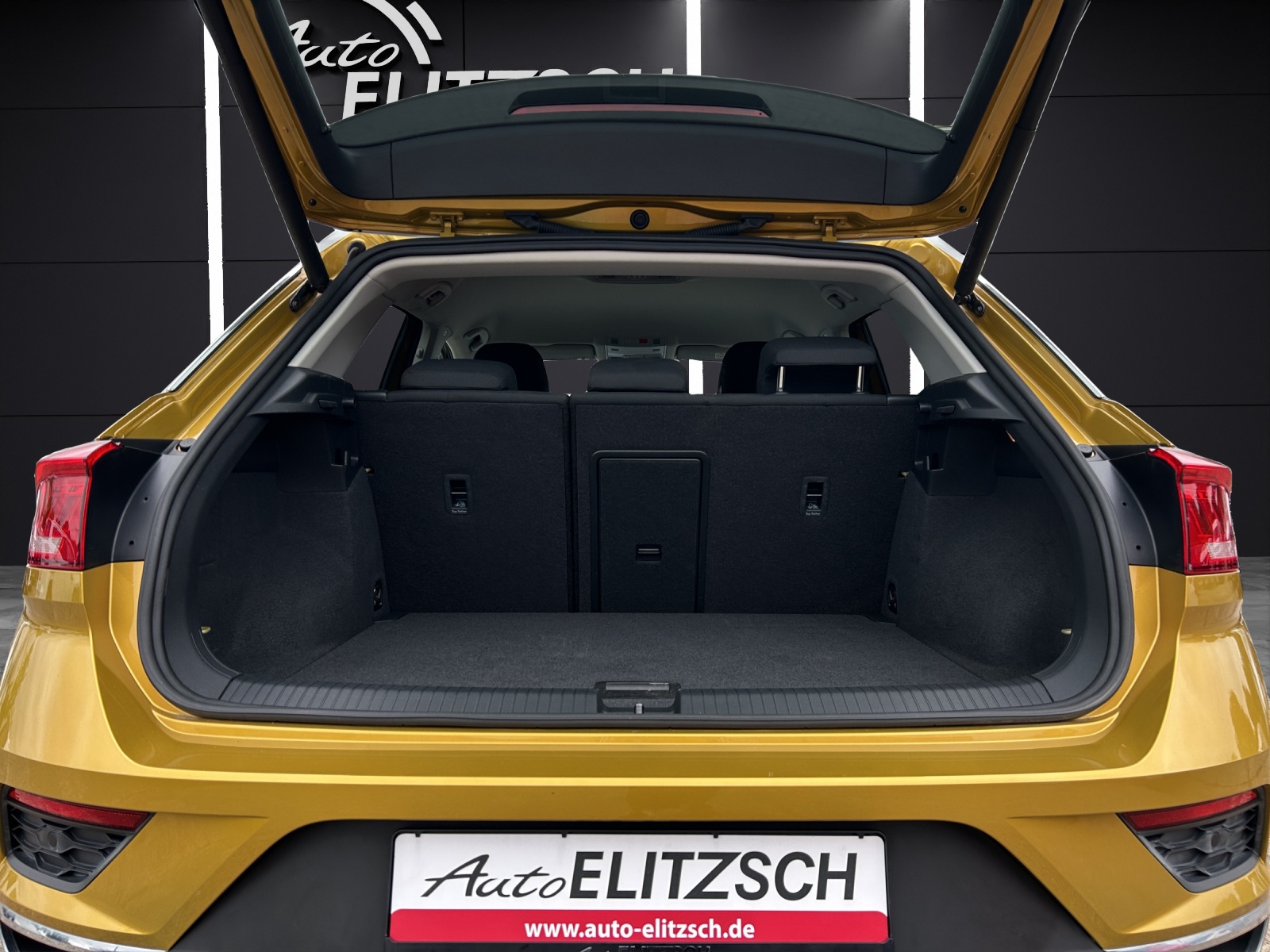 Fahrzeugabbildung Volkswagen T-Roc TSI United DSG LED Navi ACC AHK RFK SH