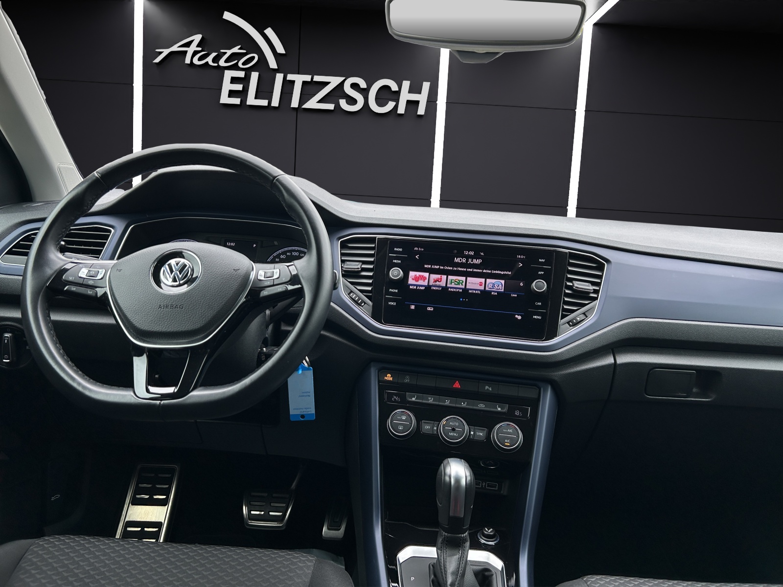Fahrzeugabbildung Volkswagen T-Roc TSI United DSG LED Navi ACC AHK RFK SH