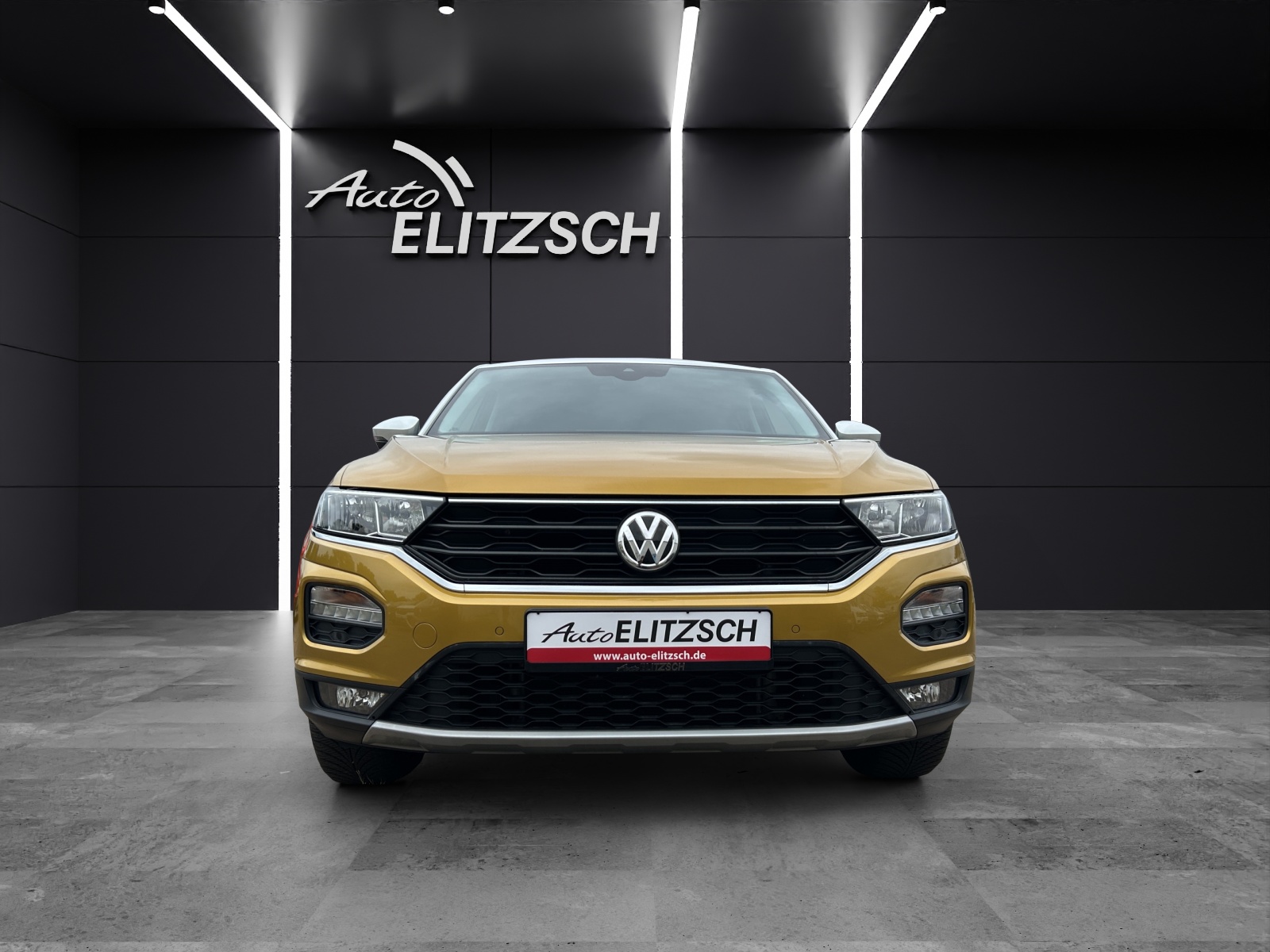 Fahrzeugabbildung Volkswagen T-Roc TSI United DSG LED Navi ACC AHK RFK SH