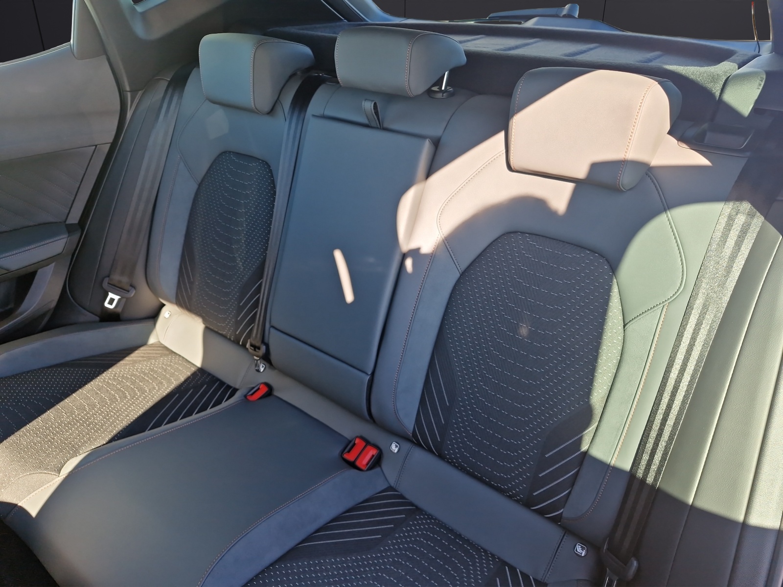 Fahrzeugabbildung CUPRA Formentor VZ 2.0 TSI 245 kW 4Drive Extreme DSG AKRAPOVIC AHK ACC KAMERA