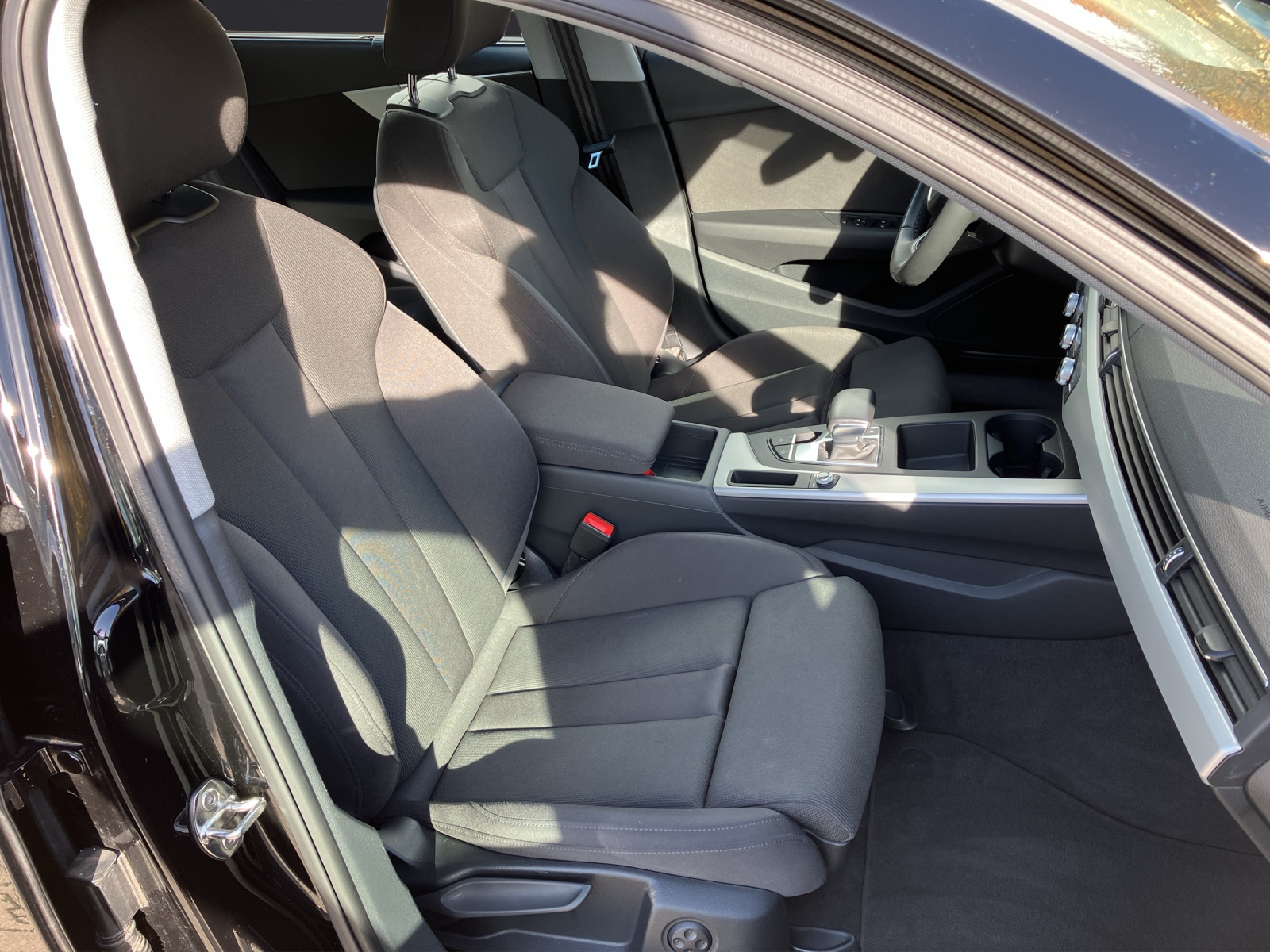 Fahrzeugabbildung Audi A4 Avant 35 TDI S-tronic Navi GRA PDC SH