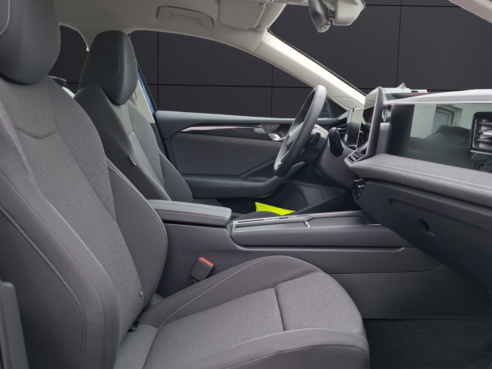 Fahrzeugabbildung Volkswagen Passat Variant eTSI DSG LED CarPlay AID ACC RFK SHZ