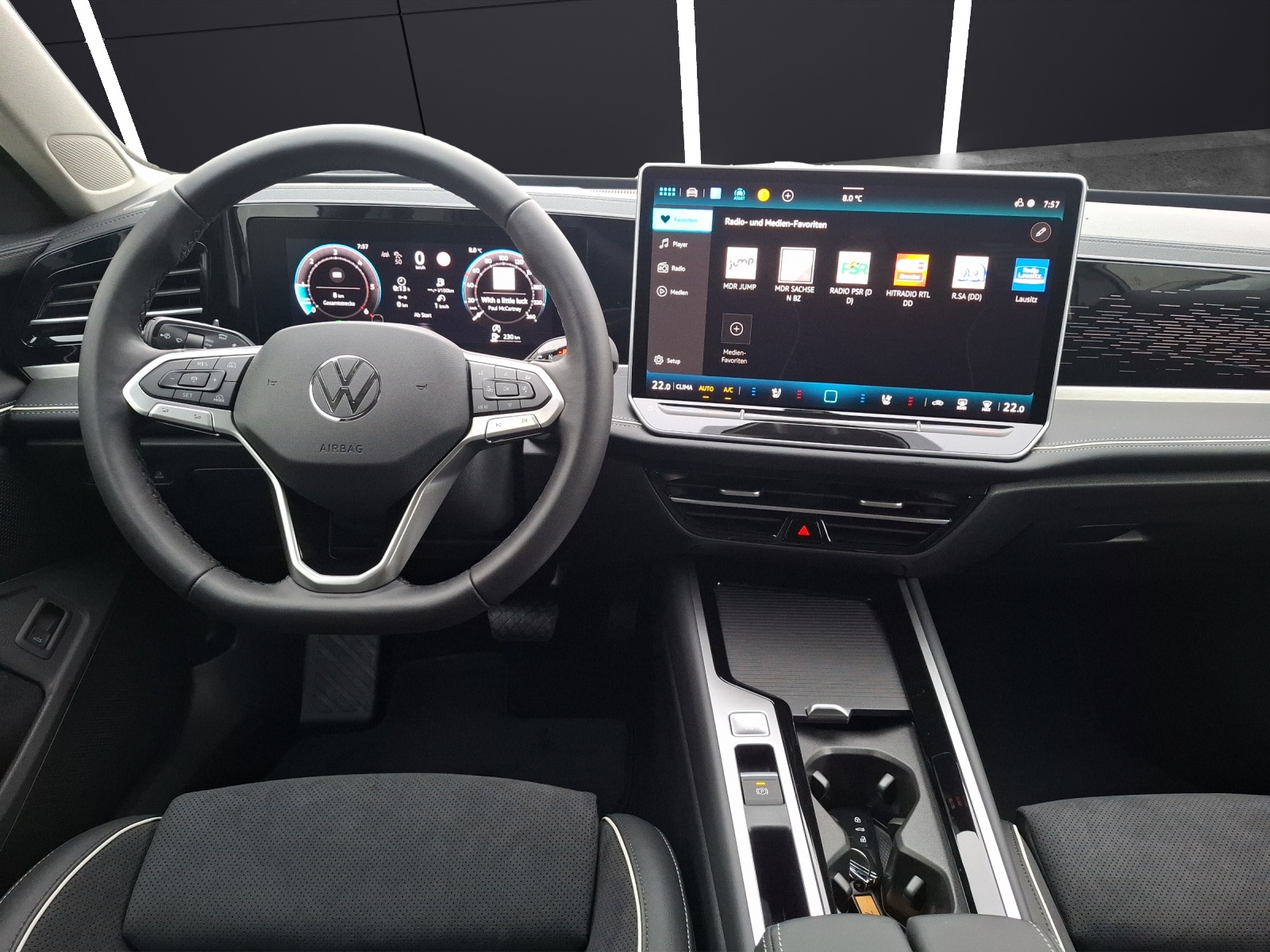 Fahrzeugabbildung Volkswagen Passat Variant TDI Elegance DSG Matrix AHK Navi AID HUD ACC RFK SH