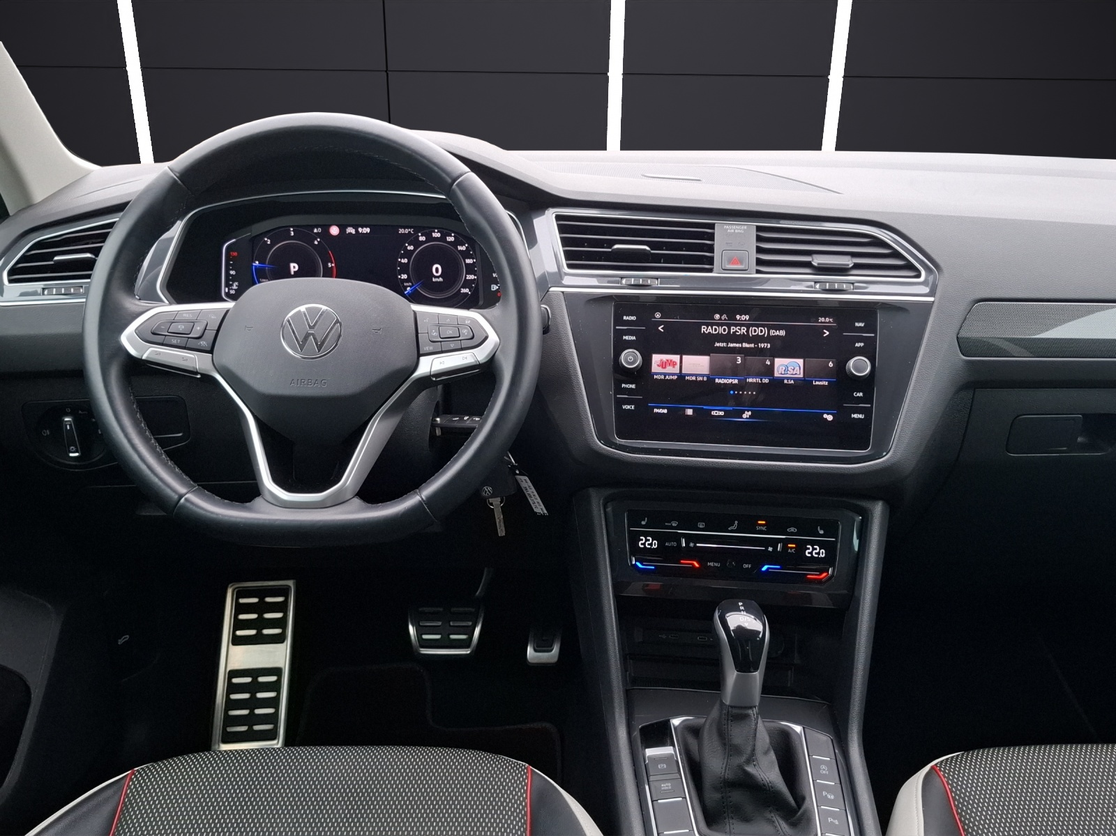 Fahrzeugabbildung Volkswagen Tiguan TDI Urban Sport DSG LED AHK Navi AID ACC SHZ Park-Assist