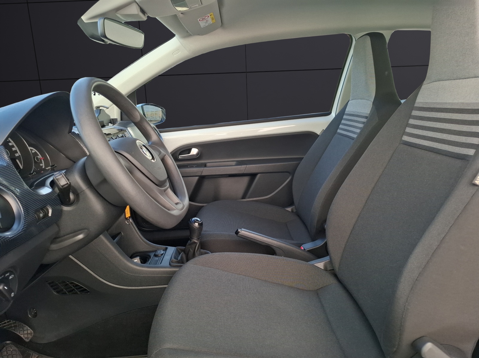 Fahrzeugabbildung Volkswagen up! 1.0 Klima DAB GRA RFK SHZ