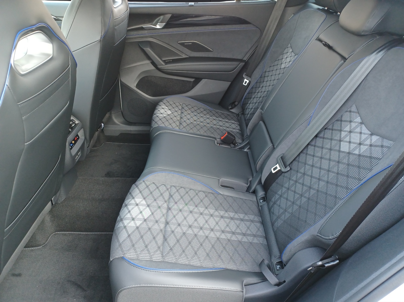 Fahrzeugabbildung Volkswagen Tayron TDI 4M R-Line