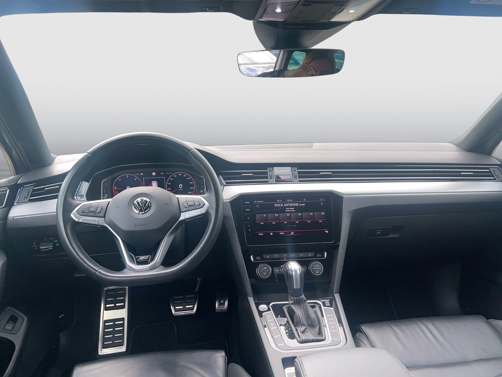 Fahrzeugabbildung Volkswagen Passat Variant TDI Elegance DSG 4M Matrix Navi AID Leder ACC RFK SH 19