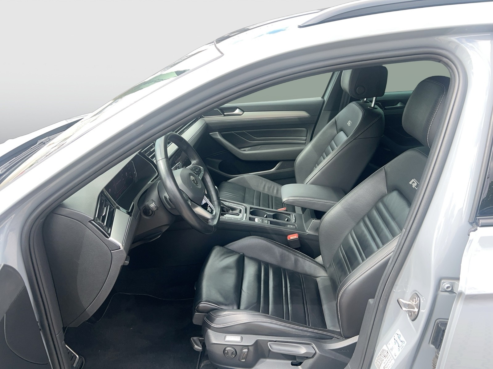 Fahrzeugabbildung Volkswagen Passat Variant TDI Elegance DSG 4M Matrix Navi AID Leder ACC RFK SH 19