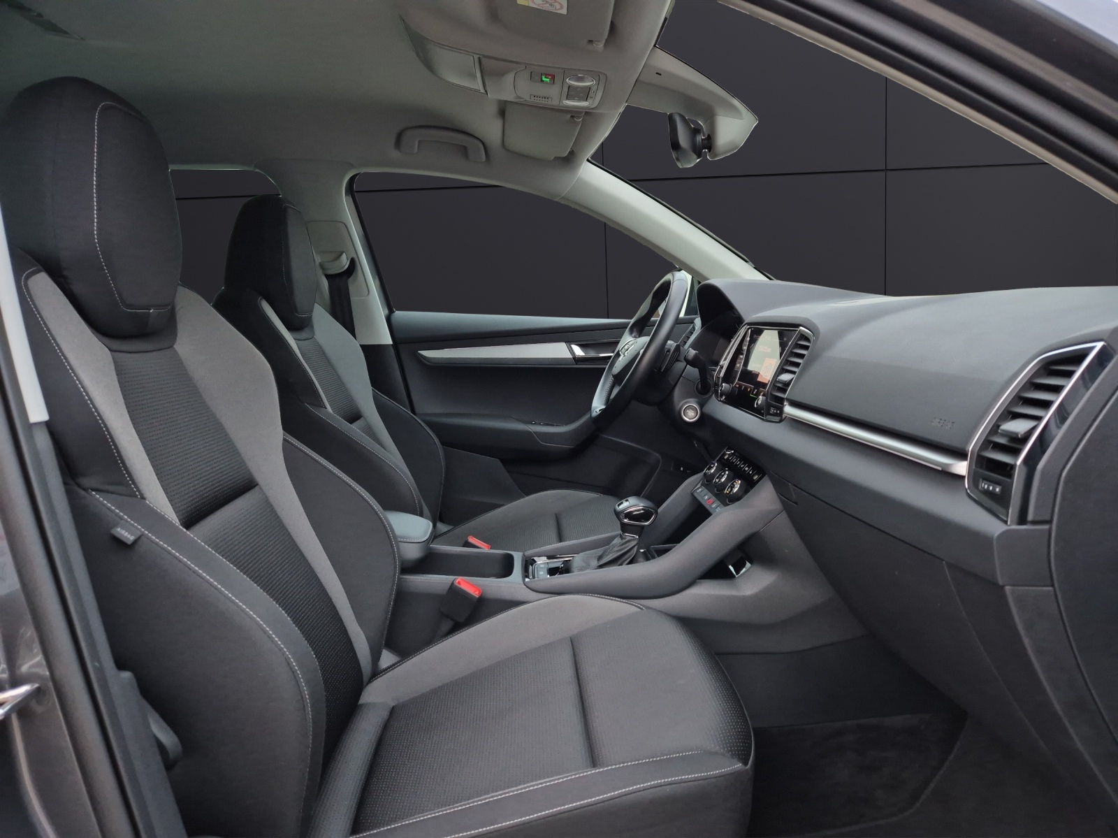 Fahrzeugabbildung SKODA Karoq TSI Tour DSG LED Navi ACC RFK SH